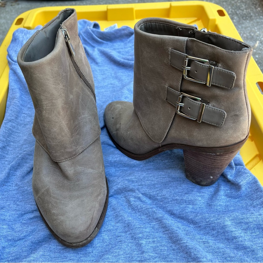 Jessica Simpson Cainn Taupe Leather Cuff Buckle heel ankle booties